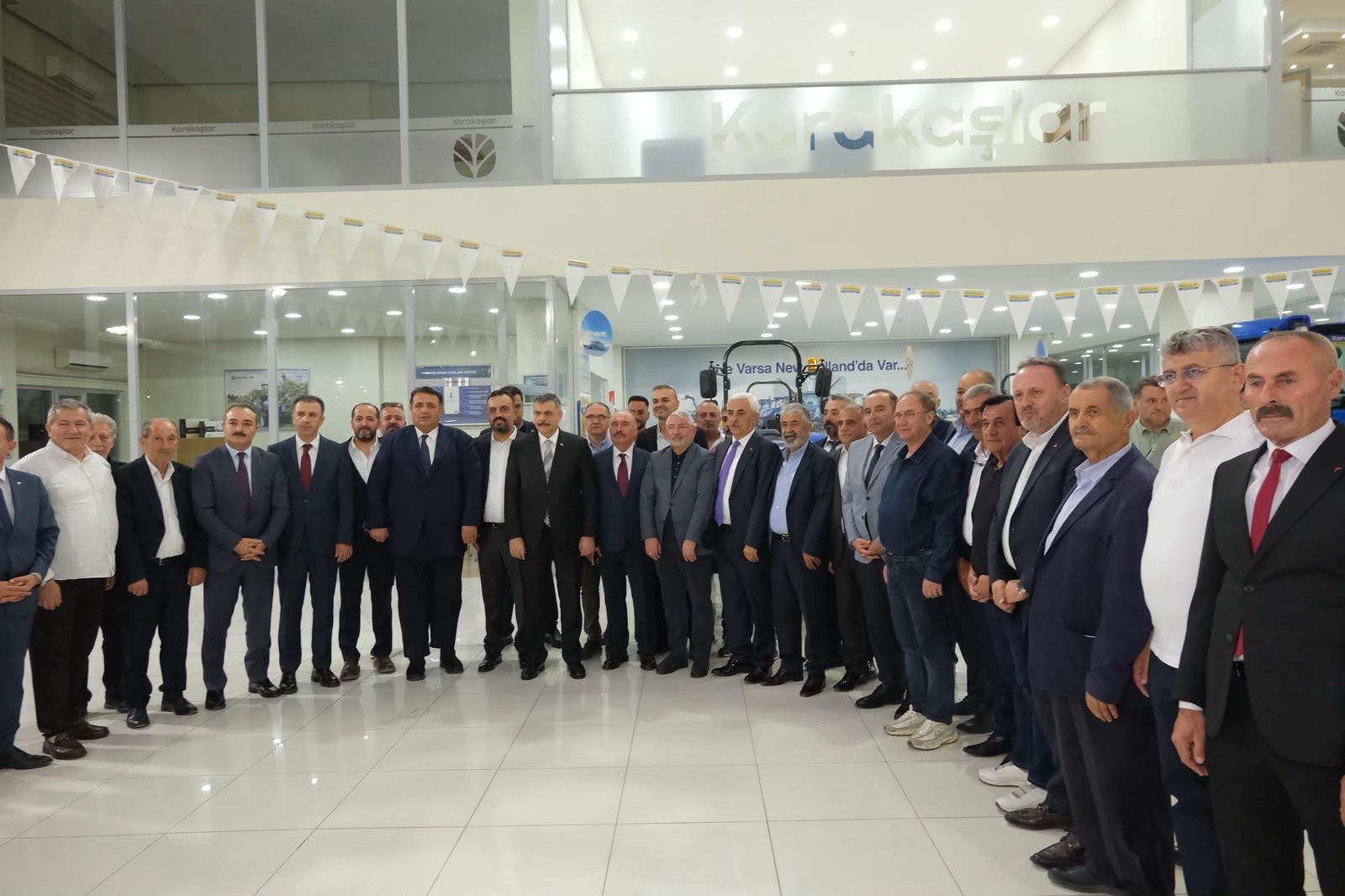 BAKAN ÇİFTÇİ’DEN KARAKAŞLAR TRAKTÖR’E SÜRPRİZ ZİYARET