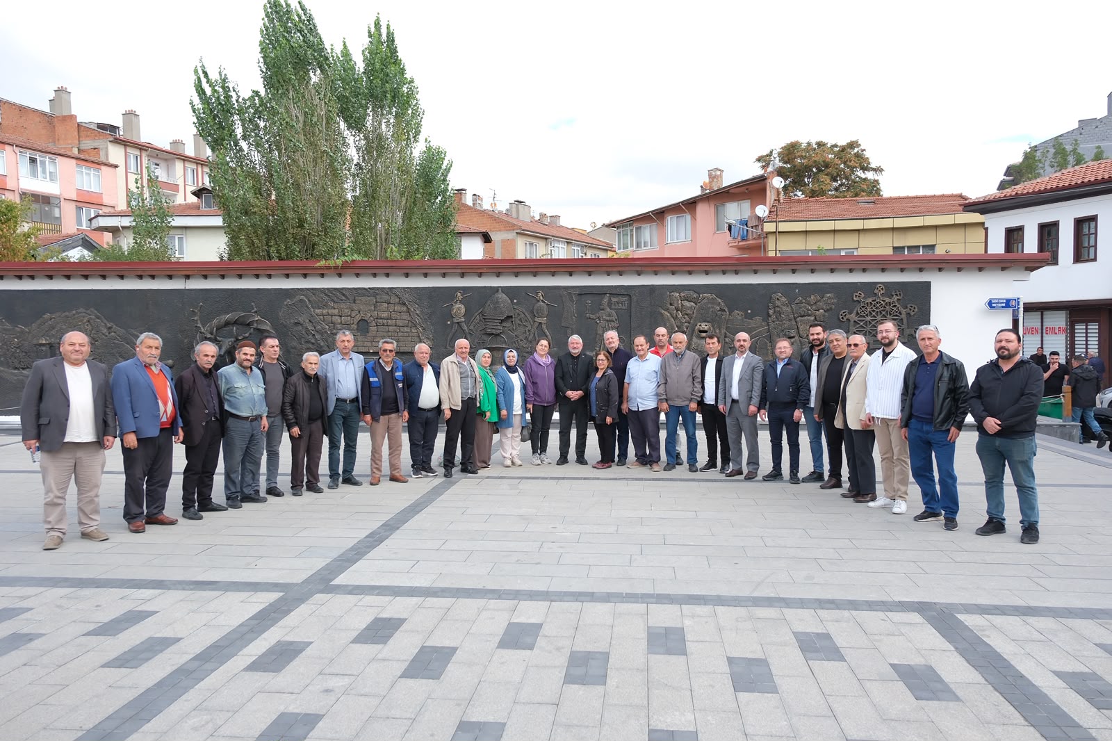 BAŞKAN AŞGIN, ESNAFLA ÜZÜM HASADINDA BULUŞTU
