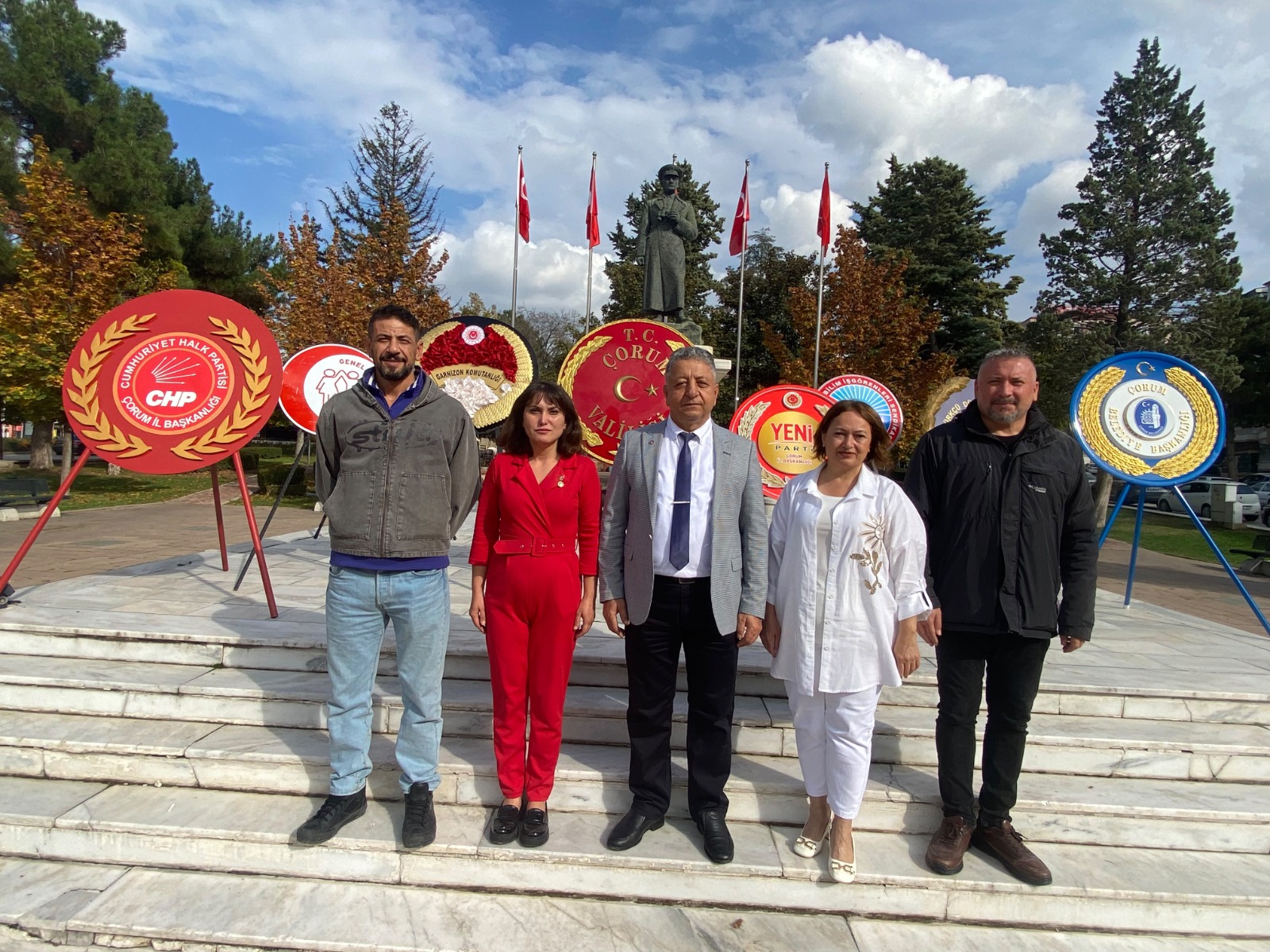 EĞİTİM-İŞ, ADD VE GENEL SAĞLIK-İŞ’TEN ATATÜRK ANITI’NDA ÇELENK TÖRENİ