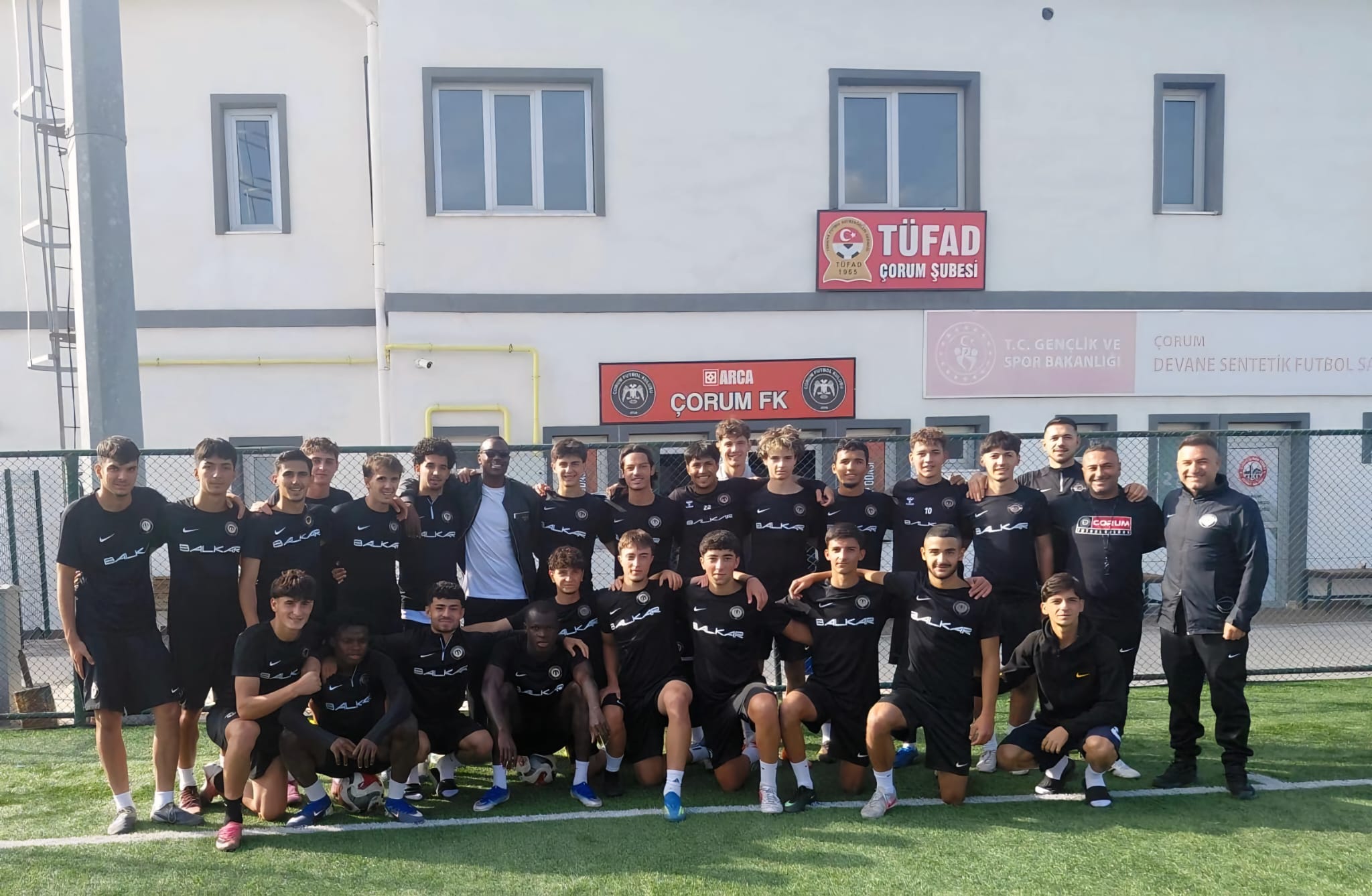 MAME THIAM’DAN ARCA ÇORUM FK’NIN GENÇLERİNE MORAL ZİYARETİ