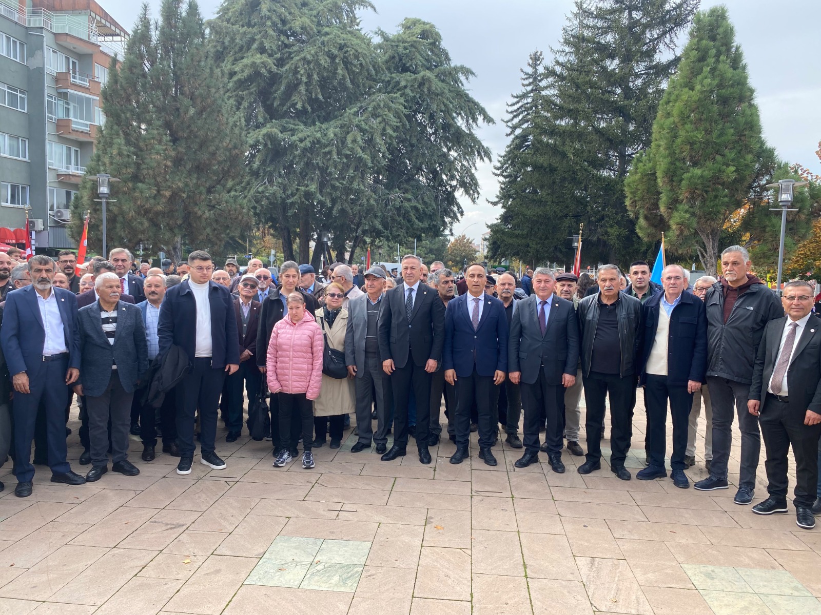 YENİ PARTİLİLERDEN CUMHURİYET MESAJI: “BASKILAR, ENGELLER, TEHDİTLER BİZİ YOLUMUZDAN DÖNDÜREMEZ”